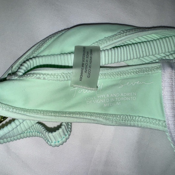 437 Swim tops - Picture 5 of 8